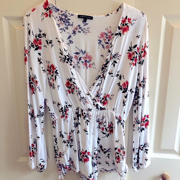 Kendall & Kylie White Floral Deep V-Neck Romper - Picture 2 of 11